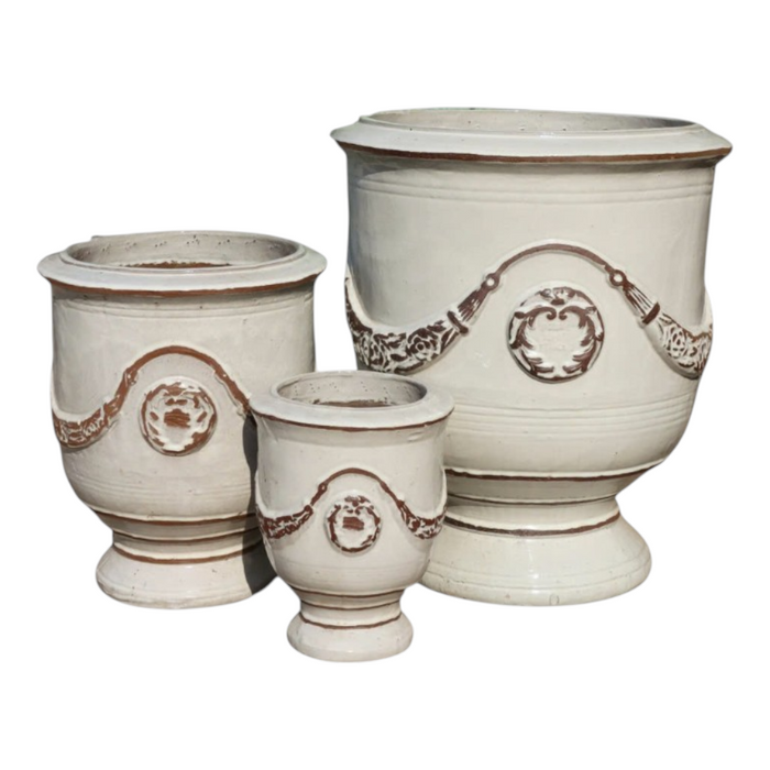 Glazed provencal urn 32x32x41 'WH