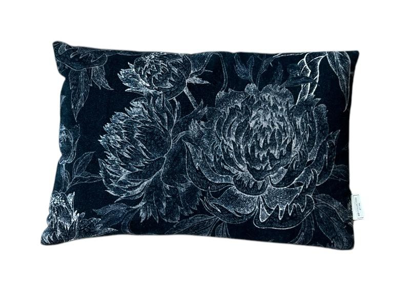 Cushion Flowers 'Velvet black'